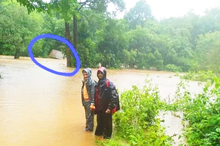 म्हादई नदीवरील साकव गेला वाहून