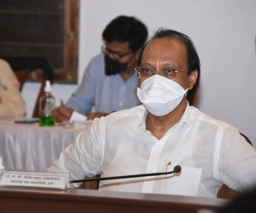 कोरोना संसर्ग रोखण्यासाठी प्रतिबंधक नियमांची कडक अंमलबजावणी करा : अजित पवार