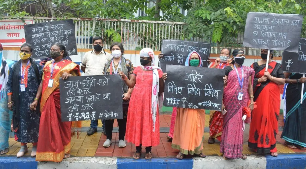 जबाबदारी झटकू नका; आमचे पैसे लुटू नका