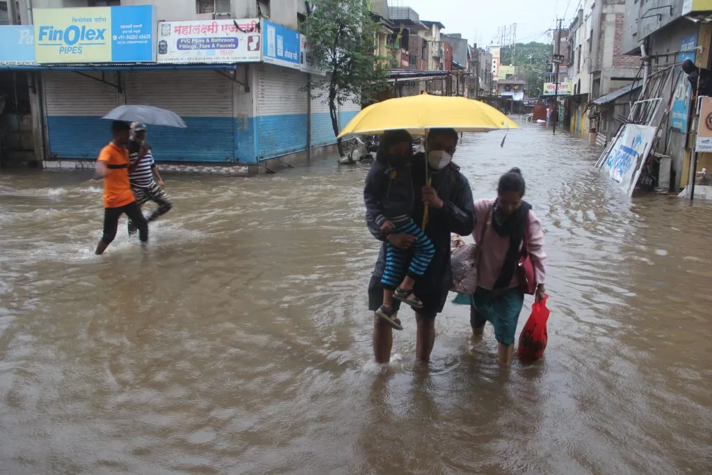 जयंतीचे पाणी शिरले शाहूपुरी कुंभार गल्लीत