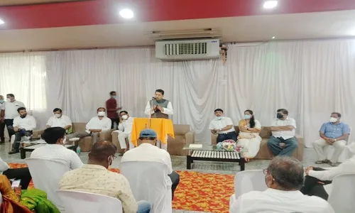 शिवसेनेने एकसंघ होऊन काम करण्याची गरज- केसरकर