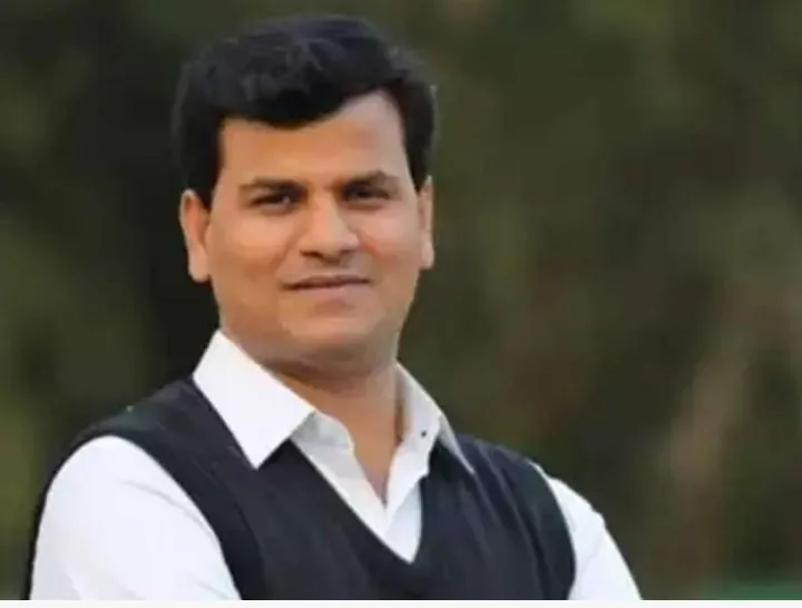 आमदार रवी राणा यांची जीभ घसरली, मुख्यमंत्र्यांवर केली अक्षेपार्ह टीका