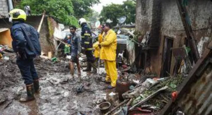 गोवंडीत इमारतीचा भाग कोसळला; 3 जणांचा मृत्यू तर 7 जण जखमी