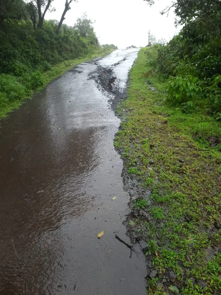 सातारा : कास – जुंगटी रस्ता खचला ; वाहतुक ठप्प गावांचा संपर्क तुटला