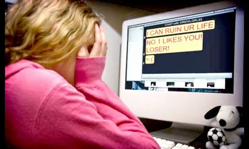 सायबर बुलिंग व ग्रुमिंग – एक वाढता धोका