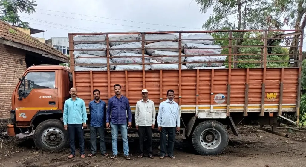 विना परवाना लाकूडी कोळसा वाहतूक करणाऱ्यांवर कारवाई