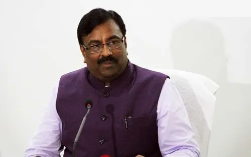 स्वप्निल लोणकरच्या कुटुंबीयांना ५० लाखांची मदत द्या-सुधीर मुनगंटीवार