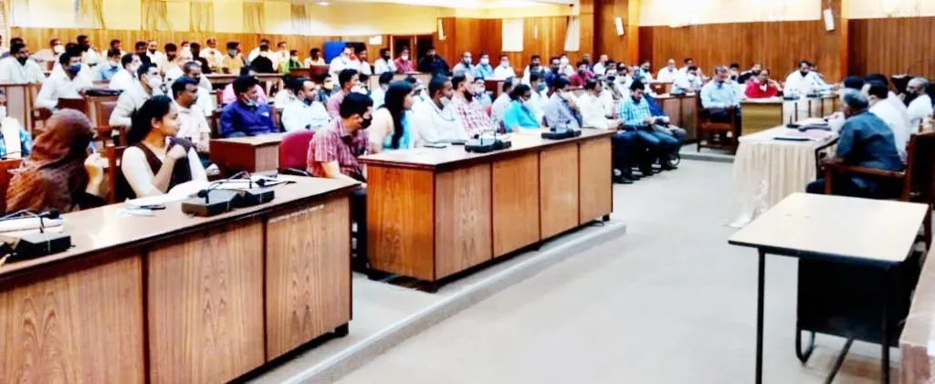 निवडणूक घोषणेमुळे मनपा अधिकाऱयांची धावपळ