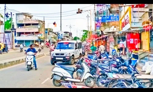 गांभीर्य कळेना, निपाणीतील गर्दी टळेना