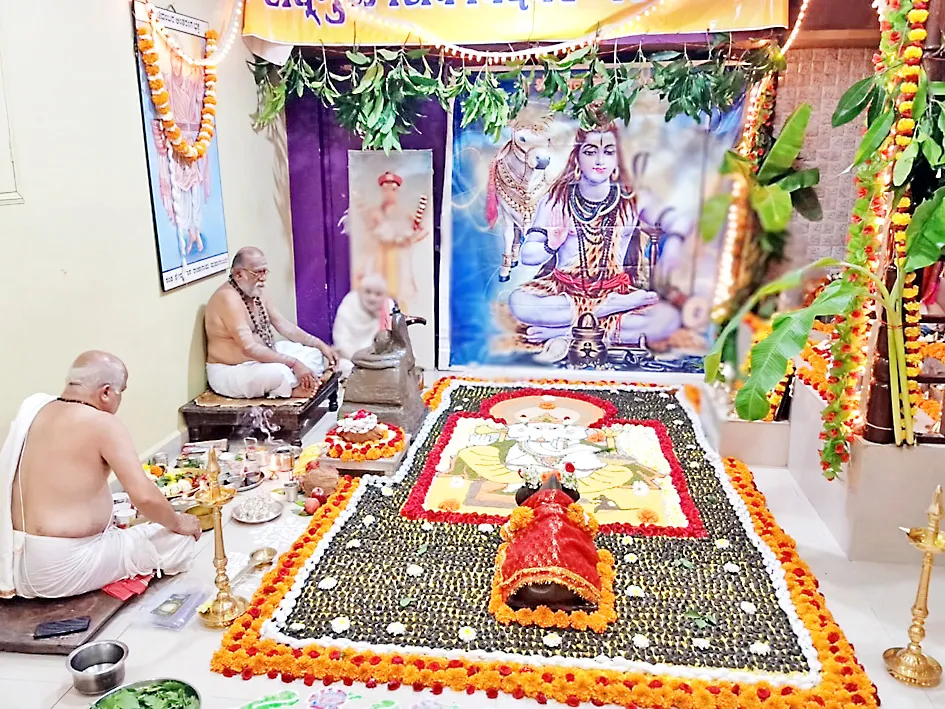 मीरापूर गल्ली शिवचिदंबर मंदिरात सहस्र शिवलिंग पूजा