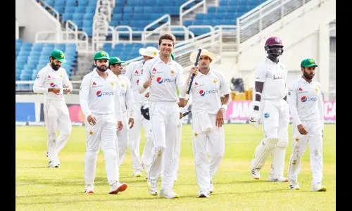 एकतर्फी विजयासह पाकिस्तानची मालिकेत बरोबरी