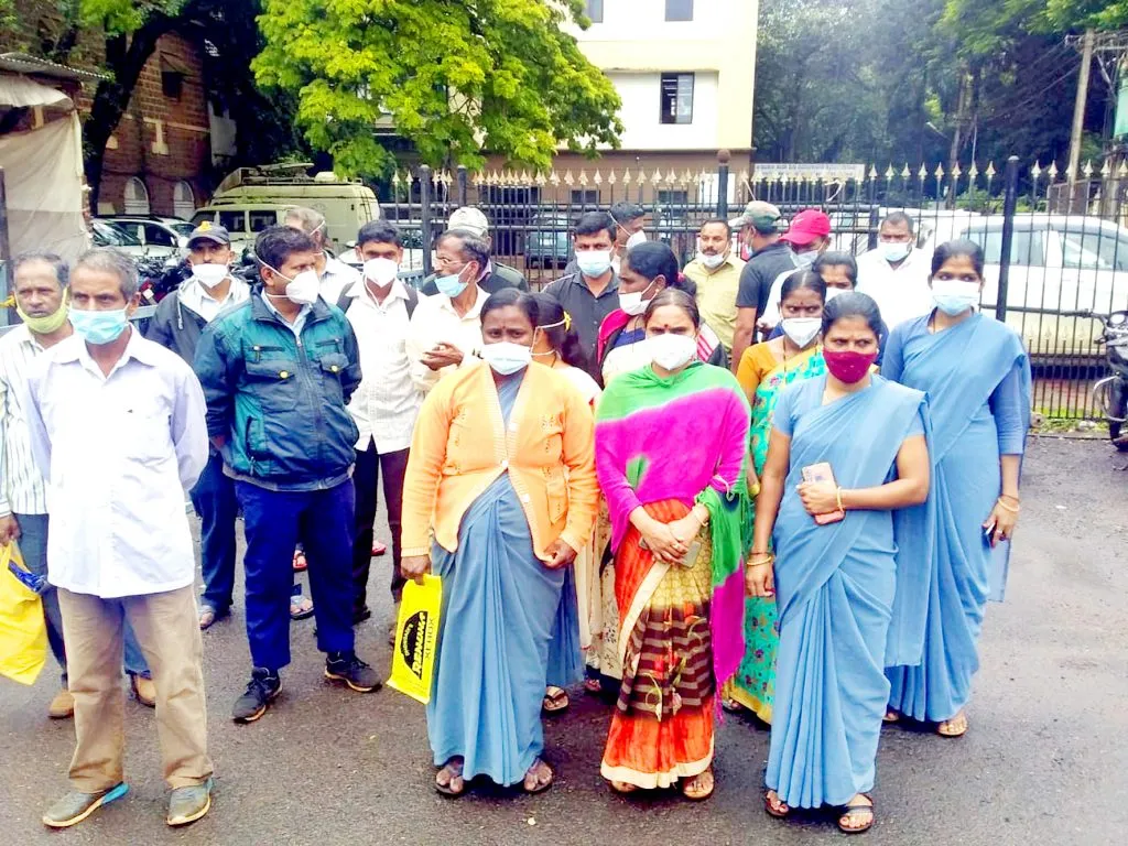 ‘बिम्स’मधील सेक्मयुरिटी गार्डना पुन्हा रुजू करून घ्या