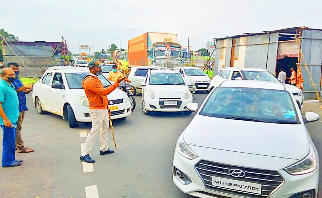 कोगनोळी टोलनाक्यावर कडक अंमलबजावणी