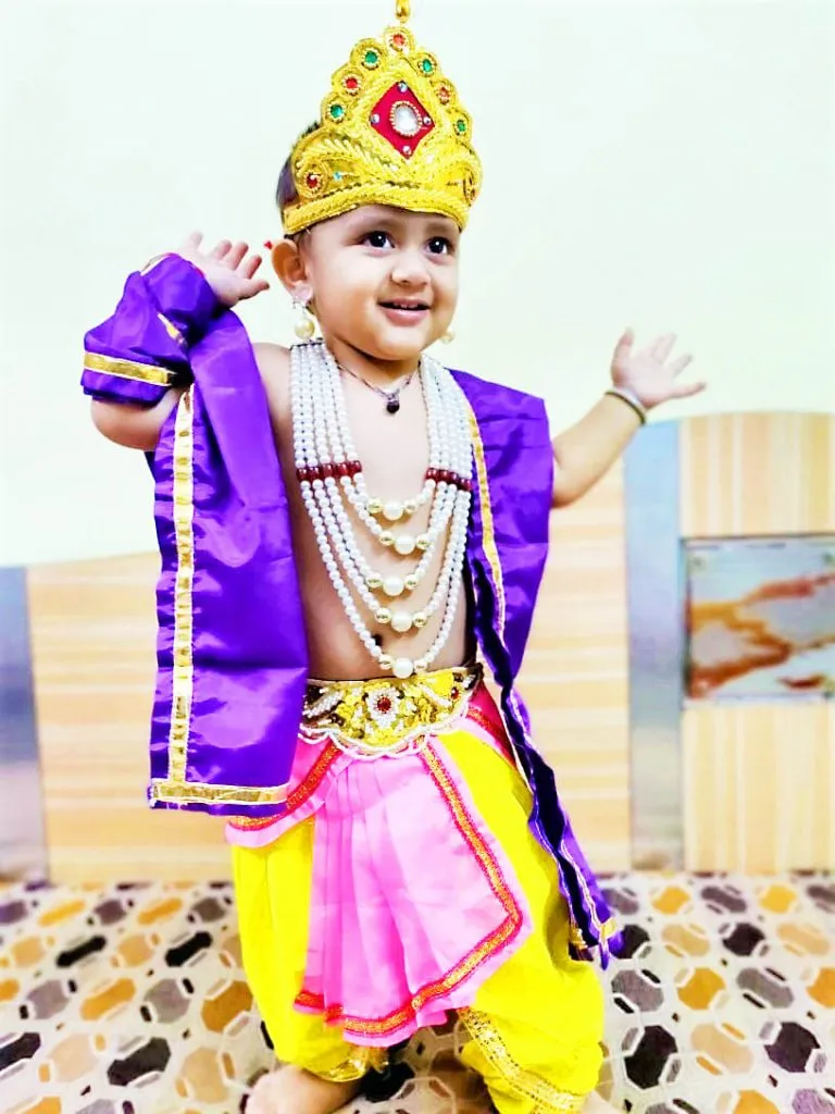 गोकुळाष्टमीनिमित्त चिमुकल्यांची वेशभूषा