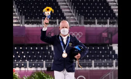 62 वर्षीय हॉय 1968 नंतरचे वयस्कर पदकजेते!