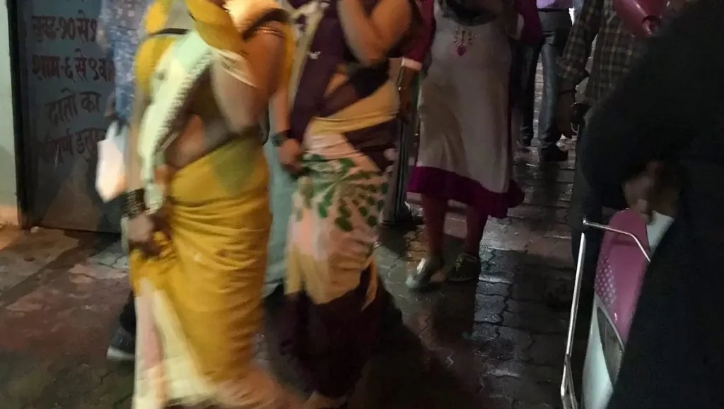 जिल्हा रुग्णालयाच्या आवारात वेश्या व्यवसाय