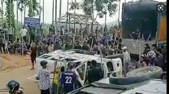 उग्रवादी संघटनांकडून आसाममध्ये जाळपोळ