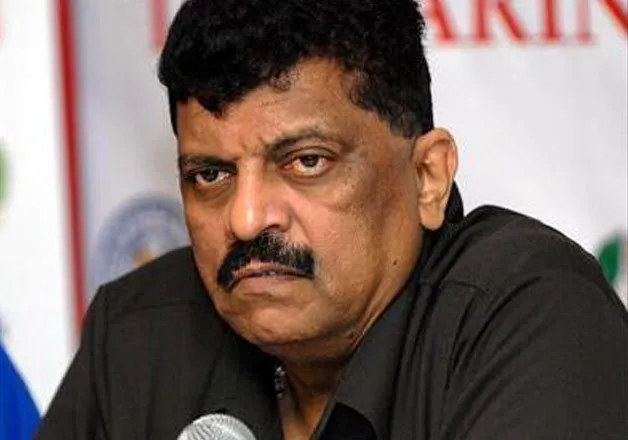 चर्चिल समर्थक – आपमध्ये संघर्ष