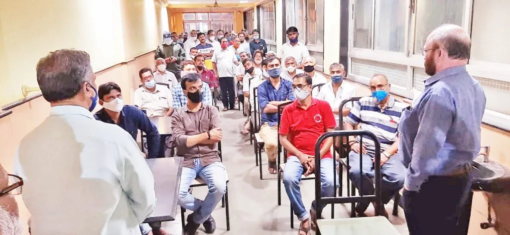 विकेंड कर्फ्यूत अन्य व्यावसायिकांना मुभा द्या