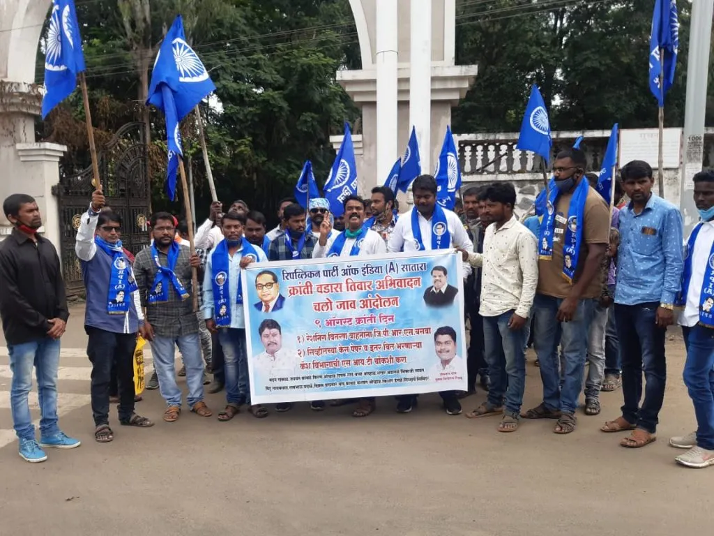 ‘त्या’ खड्डयाप्रकरणी पालिकेच्या अधिकाऱ्यांवर, ठेकेदारावर मनुष्यवधाचा गुन्हा दाखल करा