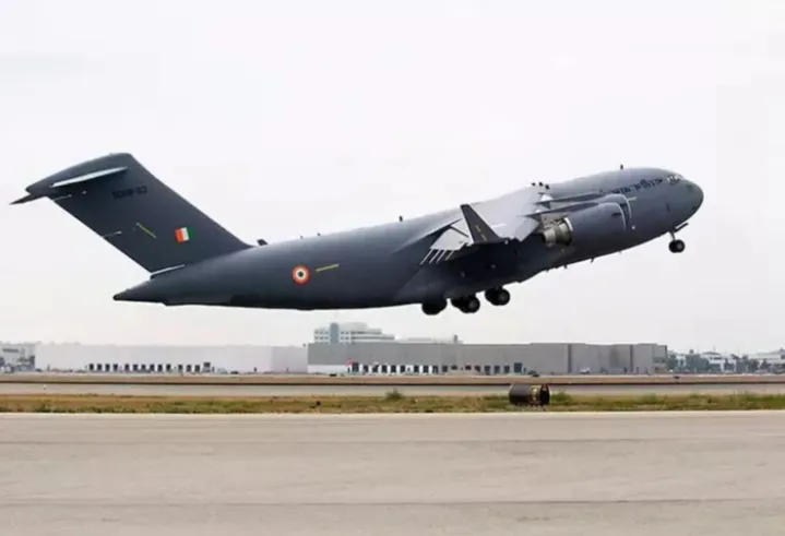 काबुल : दूतावासातील कर्मचाऱ्यांसह हवाई दलाचे विमान दिल्लीला रवाना