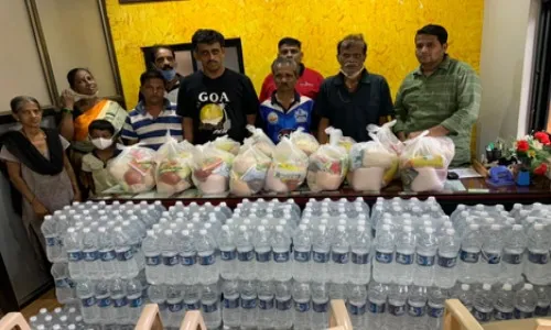 भाजपा युवा मोर्चा अध्यक्ष जावेद खतीब यांच्यातर्फे पूरग्रस्तांना धान्य वाटप