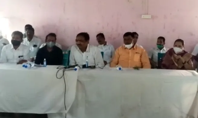 सांगली : मिरज पश्चिम पूरग्रस्त गावांना जयंत पाटलांची भेट