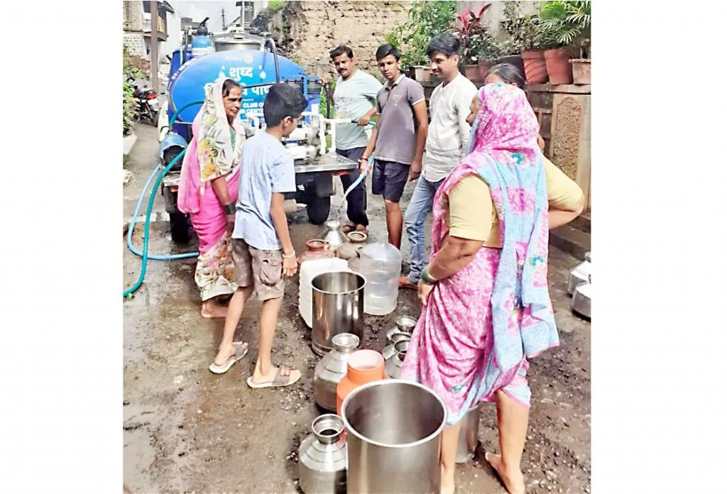 दातृत्वाचे हात सरसावले… पाणी टंचाईतही `वडणगे पॅटर्न’