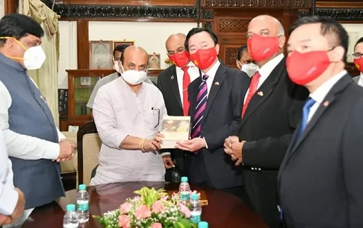 व्हिएतनामच्या राजदूतांनी घेतली कर्नाटक मुख्यमंत्र्यांची भेट