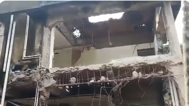 मिलिंद नार्वेकरांचा बंगलो तोडला!