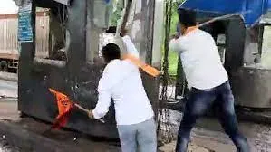 मनसे कार्यकर्त्यांकडून भिवंडीमध्ये टोलनाक्याची तोडफोड