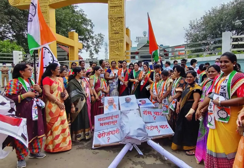 गॅस दरवाढीचे समर्थन हास्यास्पद : ॲड. वैशाली काळभोर