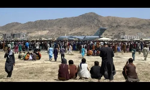 काबूल विमानतळावरील चेंगराचेंगरीत 7 ठार