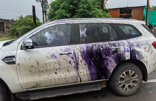 शिवसैनिकांनी गाडीवर दगडफेक केल्याचा सोमय्यांचा आरोप