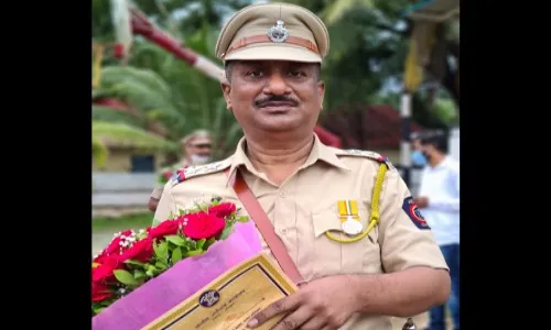 माडखोलचे सुपुत्र संजय सावंत यांना राष्ट्रपती पोलीस पदक प्रदान