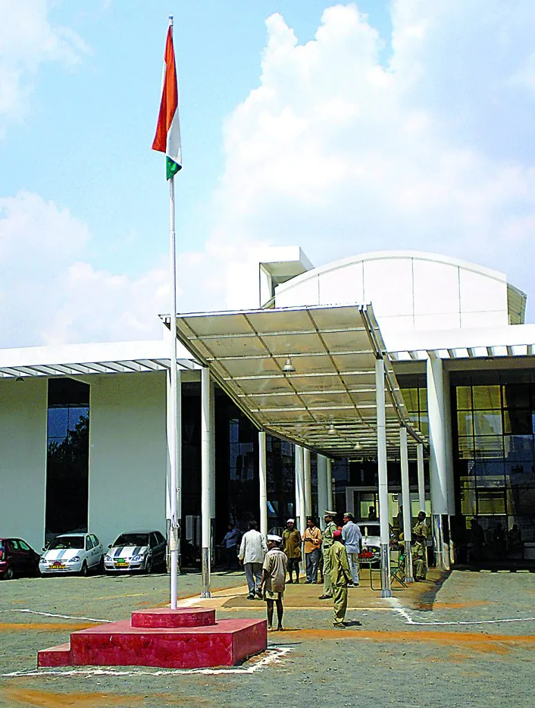 Did the Municipal Corporation issue a death certificate to a living person?