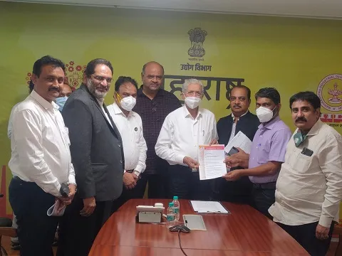 उद्योगांची ४० टक्के बांधकाम अट २० टक्के करू – उद्योगमंत्री सुभाष देसाई