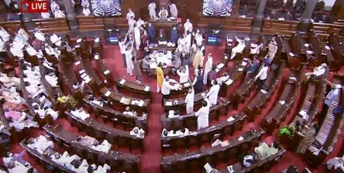 संसदेत गदारोळ घालणाऱ्या तृणमूलच्या सहा खासदारांचं निलंबन