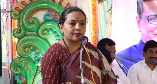 अजित पवार सहकार्य करत नाहीत ; यशोमती ठाकूर यांची थोरातांकडे तक्रार