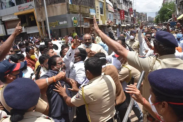 मुख्यमंत्र्यांच्या दौऱ्यात सेना-भाजप कार्यकर्ते भिडले !