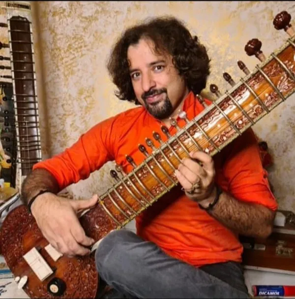 मिरजेच्या सतारीवर विश्वविक्रमी झंकार