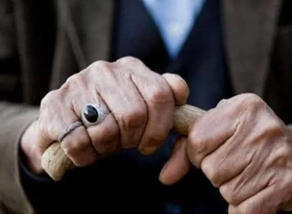 ज्येष्ठांना वेळेत औषध देणारे उपकरण तयार