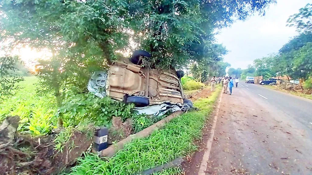 कार अपघातात दोन युवक जागीच ठार