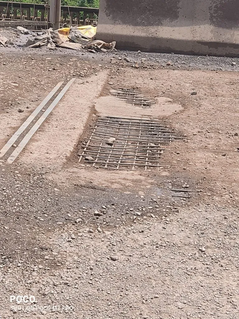 ‘वाशिष्ठी’चे कॉंक्रीट उडाले अन् सळय़ाही बाहेर!