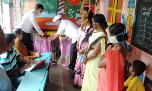 अंगणवाडीसाठी बाहुली घर उपक्रम