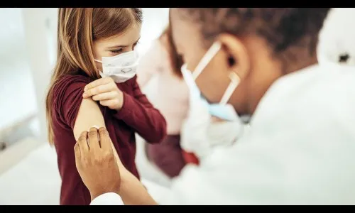 अमेरिकेत 17 वर्षाखालील 56 टक्के मुलांना पहिला डोस