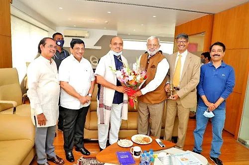 लोकमान्य सोसायटीची सहकारातील कामगिरी कौतुकास्पद