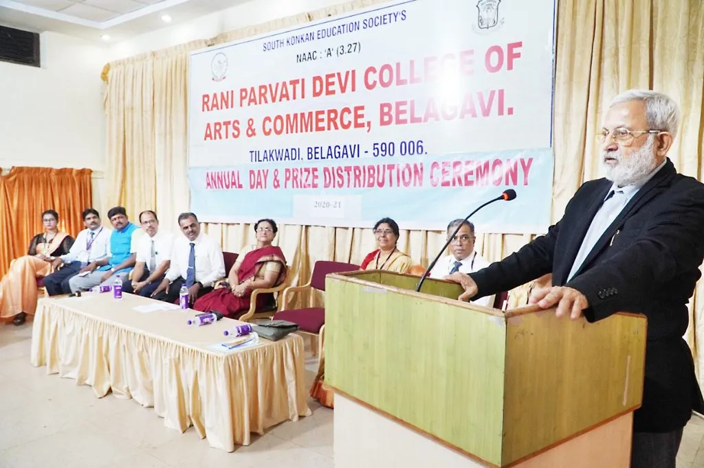 सर्वच क्षेत्रात विद्यार्थ्यांनी कौशल्य सिध्द करावे