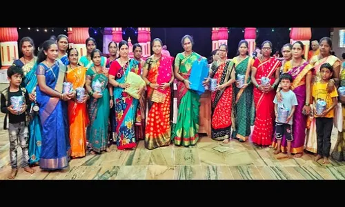 मातोंडला सौ. नम्रता परब ठरल्या पैठणीच्या मानकरी