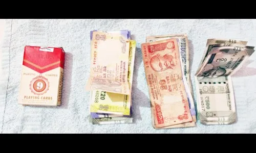 रुक्मिणीनगर येथे आठ जुगाऱयांना अटक